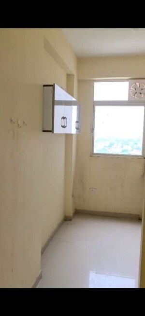 Room in 3 BHK Apartment at Conscient Habitat 78, Sector 78 – for Rent