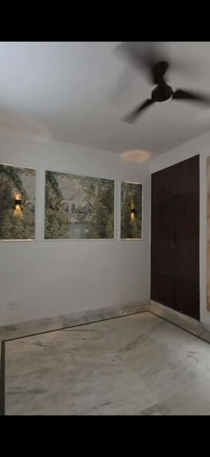 Room in 2 BHK Builder Floor at Green Fields Colony – for Rent