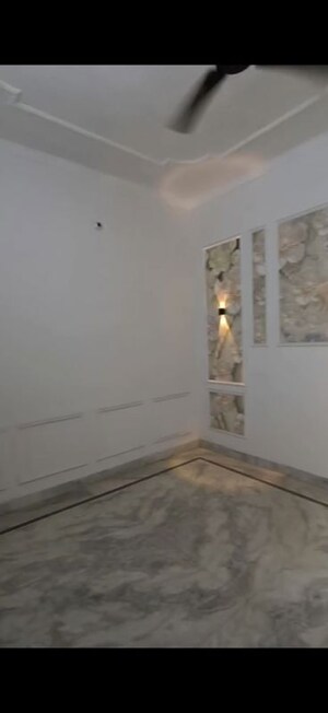 Room in 2 BHK Builder Floor at Green Fields Colony – for Rent