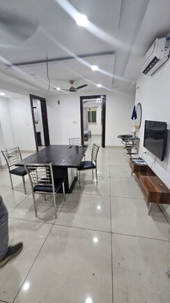 3.5 BHK + Servant Room Apartment For Rent in Telibandha