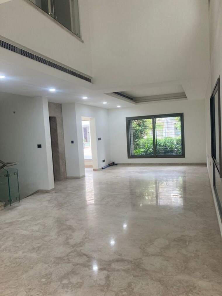 Room, sobha-international-city-phase-1 5 Bedroom 270 Sq.Yd. Villa In Sector 109 Gurgaon 10620708