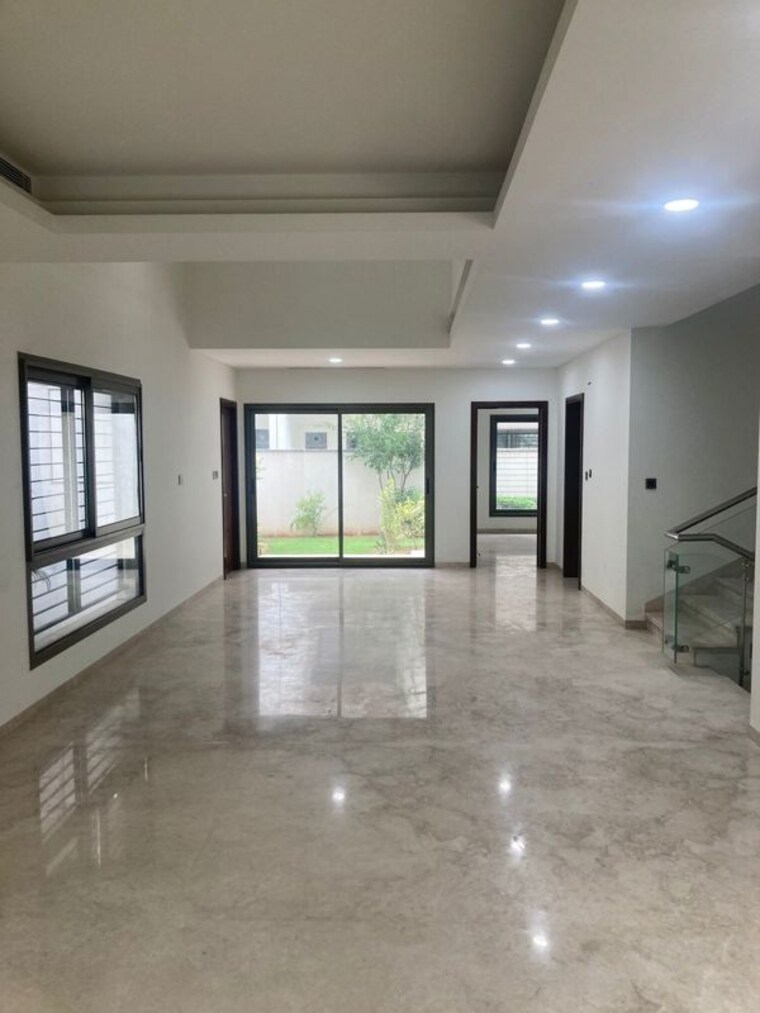 Room, sobha-international-city-phase-1 5 Bedroom 270 Sq.Yd. Villa In Sector 109 Gurgaon 10620708