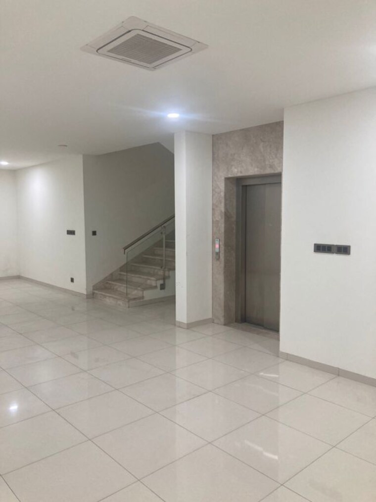 Room, sobha-international-city-phase-1 5 Bedroom 270 Sq.Yd. Villa In Sector 109 Gurgaon 10620708