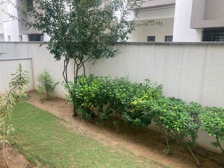 Garden, sobha-international-city-phase-1 5 Bedroom 270 Sq.Yd. Villa In Sector 109 Gurgaon 10620708