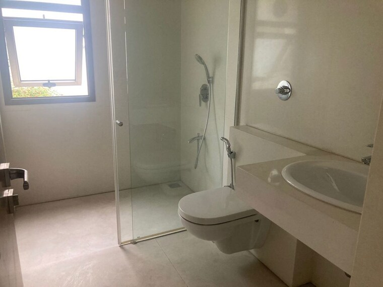 Bathroom, sobha-international-city-phase-1 5 Bedroom 270 Sq.Yd. Villa In Sector 109 Gurgaon 10620708