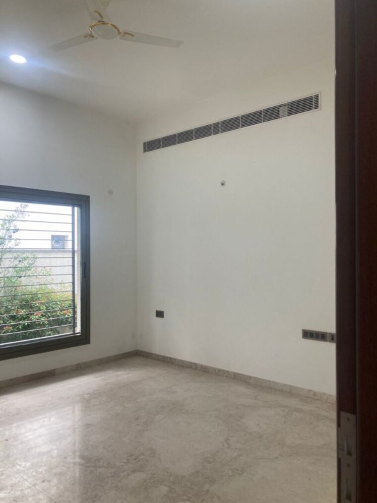 Room, sobha-international-city-phase-1 5 Bedroom 270 Sq.Yd. Villa In Sector 109 Gurgaon 10620708