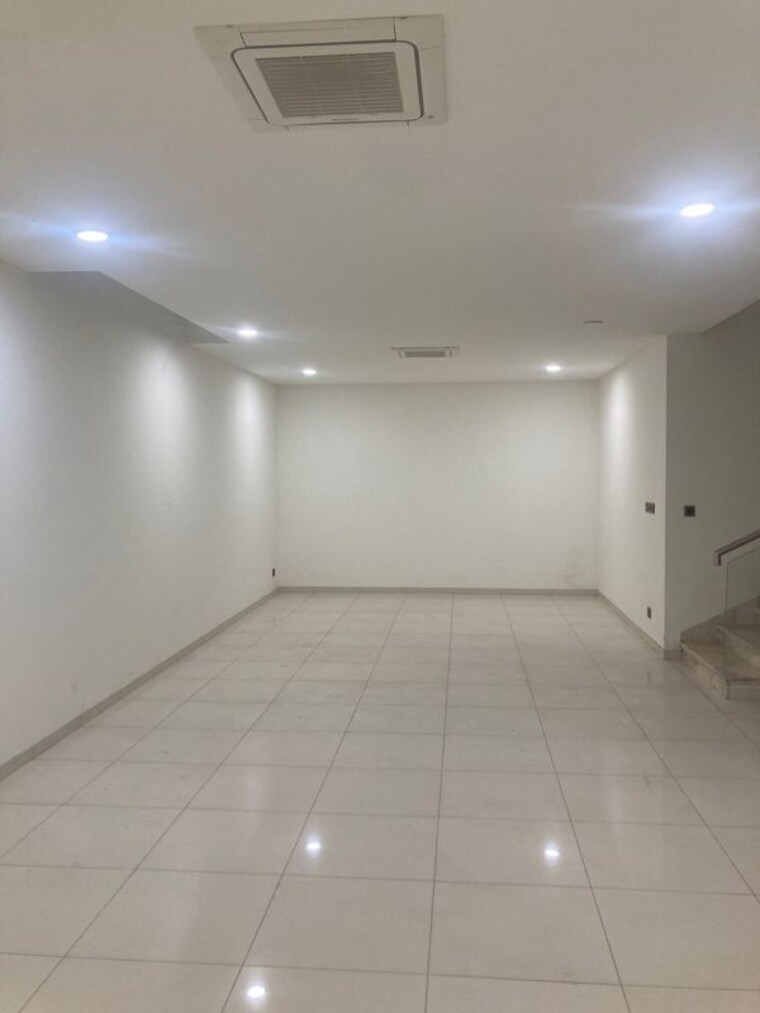 Room, sobha-international-city-phase-1 5 Bedroom 270 Sq.Yd. Villa In Sector 109 Gurgaon 10620708