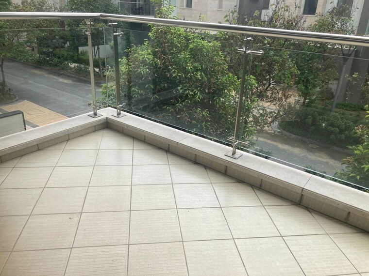 Balcony, sobha-international-city-phase-1 5 Bedroom 270 Sq.Yd. Villa In Sector 109 Gurgaon 10620708