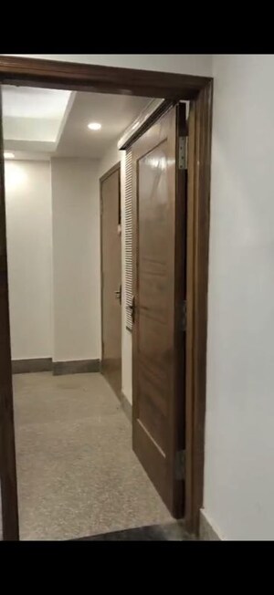 Building Lobby in 1 BHK Builder Floor at Green Fields Colony – for Rent