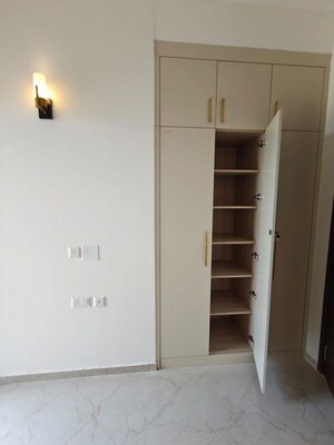 Room in 2 BHK Apartment at Unitech Fresco, Sector 50 – for Rent