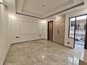 Room in 4 BHK Builder Floor at Green Fields Colony – for Sale