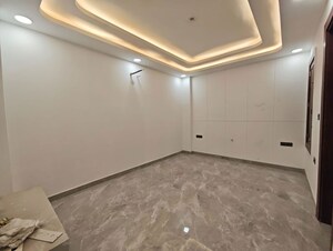 Room in 4 BHK Builder Floor at Green Fields Colony – for Sale