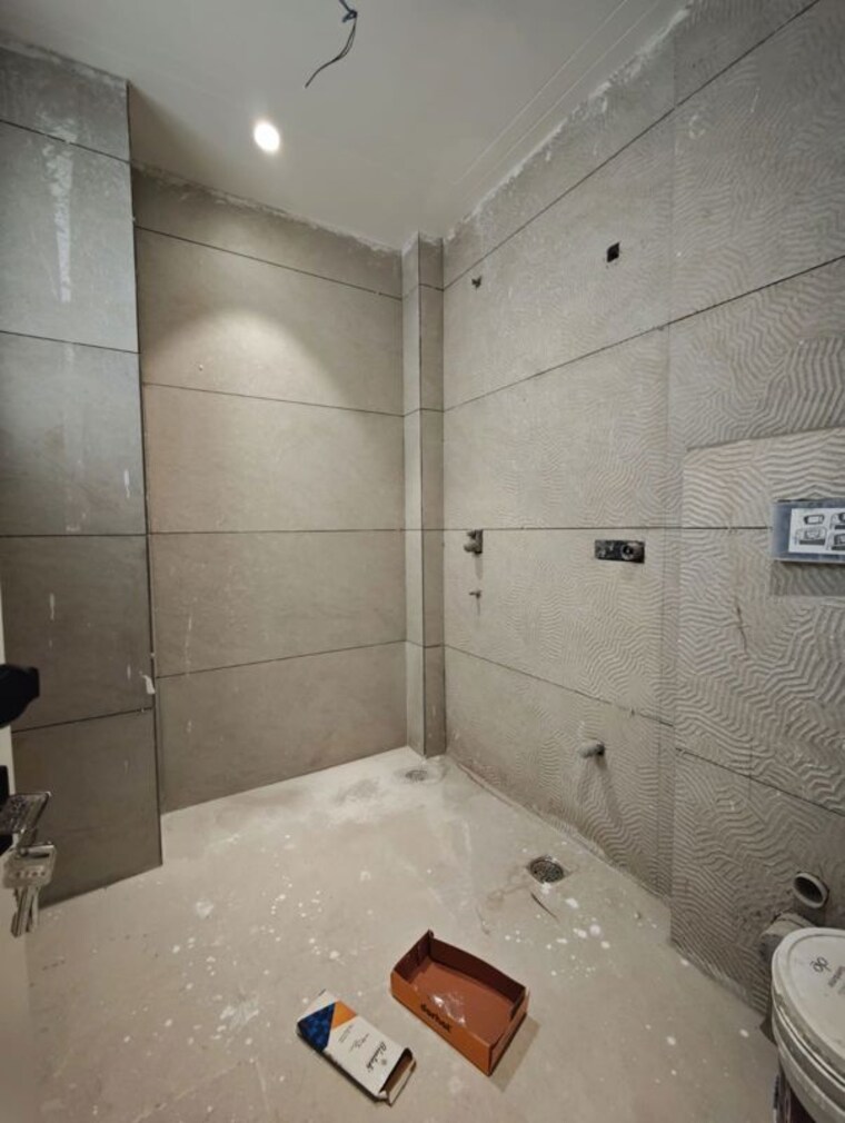 Bathroom, green fields colony 4 Bedroom 262 Sq.Yd. Builder Floor In Green Fields Colony Faridabad 10621152