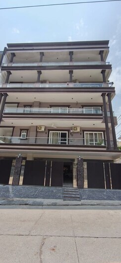 4 BHK + Servant Room Builder Floor For Sale in Green Fields Colony