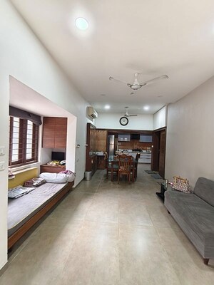 Room in 3 BHK Villa at Gulbai Tekra – for Rent
