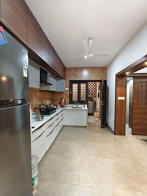 Room in 3 BHK Villa at Gulbai Tekra – for Rent