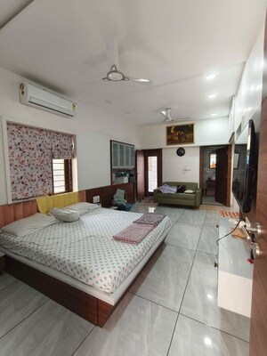 Bedroom in 3 BHK Villa at Gulbai Tekra – for Rent