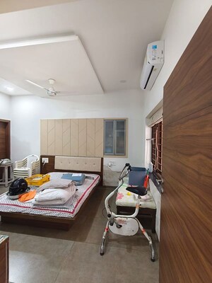 Parking in 3 BHK Villa at Gulbai Tekra – for Rent