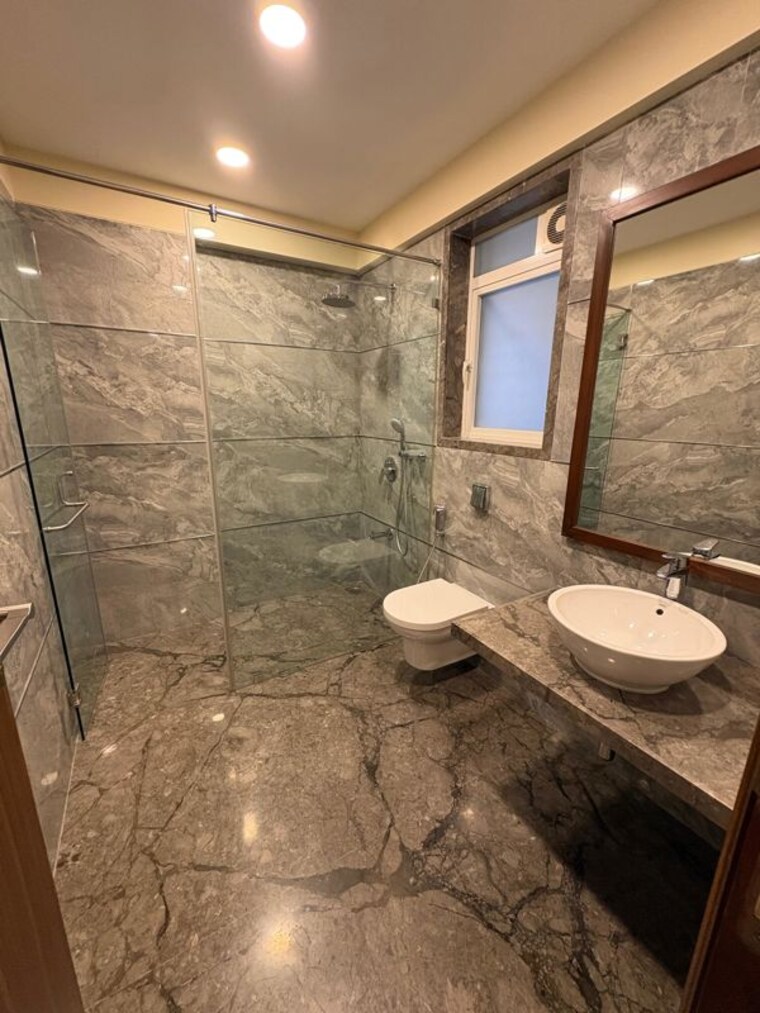 Bathroom, supreme-amadore 5 Bedroom 2500 Sq.Ft. Apartment In Baner Pune 10621305