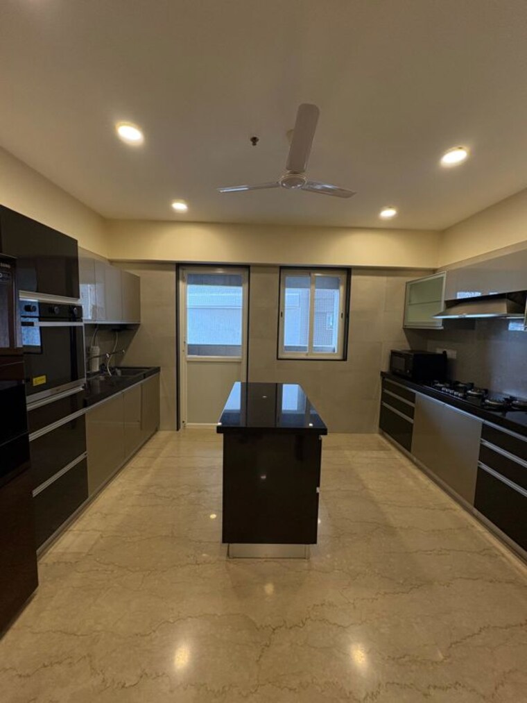 Team Area, supreme-amadore 5 Bedroom 2500 Sq.Ft. Apartment In Baner Pune 10621305