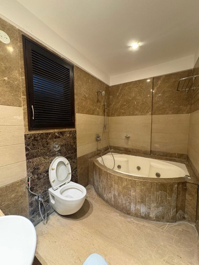 Bathroom, supreme-pallacio 5 Bedroom 2200 Sq.Ft. Apartment In Baner Pune 10621334