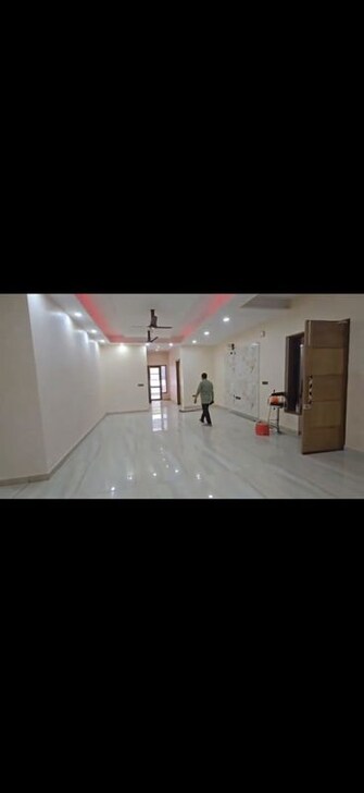 4 BHK + Servant Room 525 Sq.Yd. Builder Floor in Eros Lakewood City
