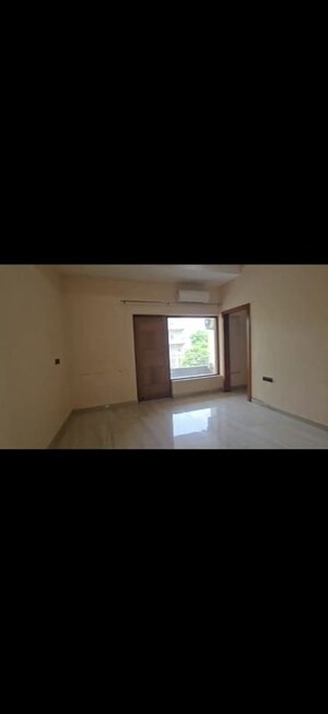 Room in 4 BHK Builder Floor at Eros Lakewood City, Suraj Kund – for Rent