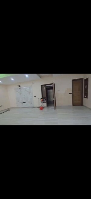 Room in 4 BHK Builder Floor at Eros Lakewood City, Suraj Kund – for Rent
