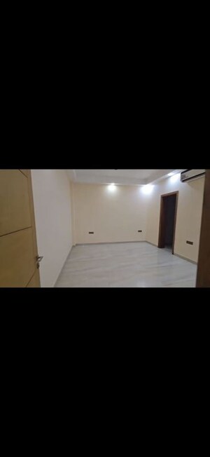 Room in 4 BHK Builder Floor at Eros Lakewood City, Suraj Kund – for Rent
