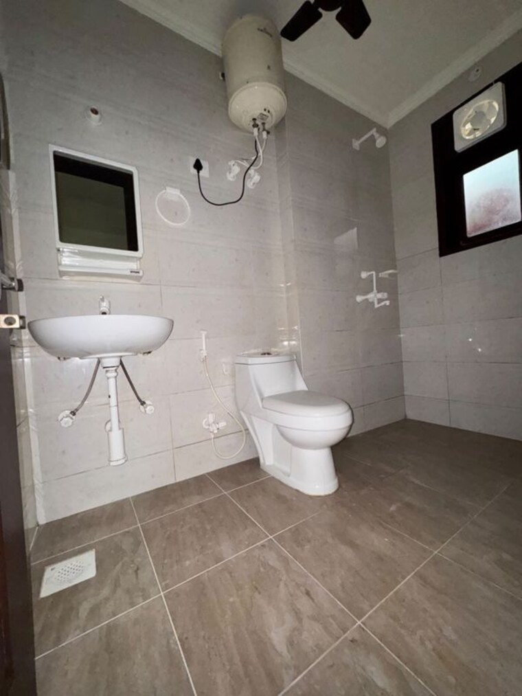Bathroom, chattarpur 1 Bedroom 500 Sq.Ft. Builder Floor In Chattarpur Delhi 10621421