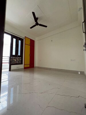 Room in 1 BHK Builder Floor at Chattarpur – for Rent