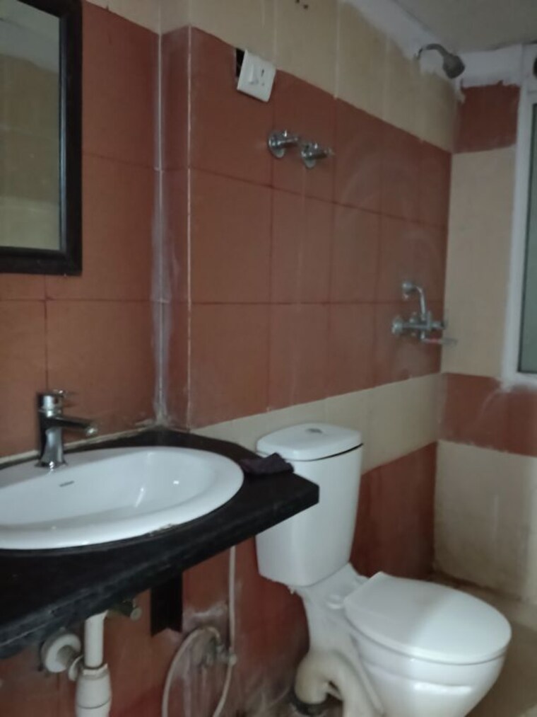 Bathroom, mahagun-my-woods 2.5 Bedroom 1190 Sq.Ft. Apartment In Sector 16c Greater Noida Greater Noida 10596532