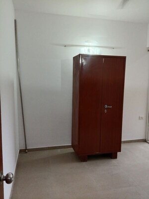 Room in 2.5 BHK Apartment at Mahagun My Woods, Sector 16c Greater Noida – for Rent