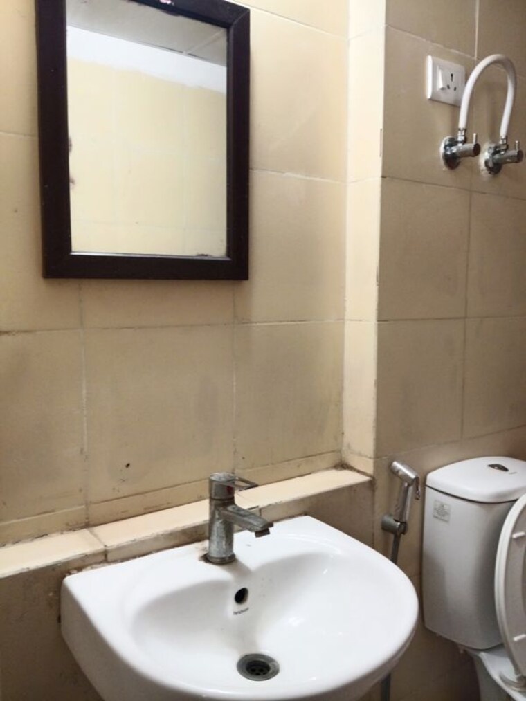 Bathroom, mahagun-my-woods 2.5 Bedroom 1190 Sq.Ft. Apartment In Sector 16c Greater Noida Greater Noida 10596532