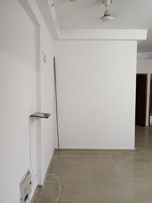 Room in 2.5 BHK Apartment at Mahagun My Woods, Sector 16c Greater Noida – for Rent
