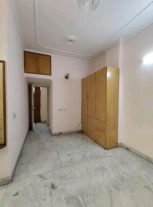 Room in 2 BHK Builder Floor at RWA Apartments Sector 20, Sector 20 – for Rent