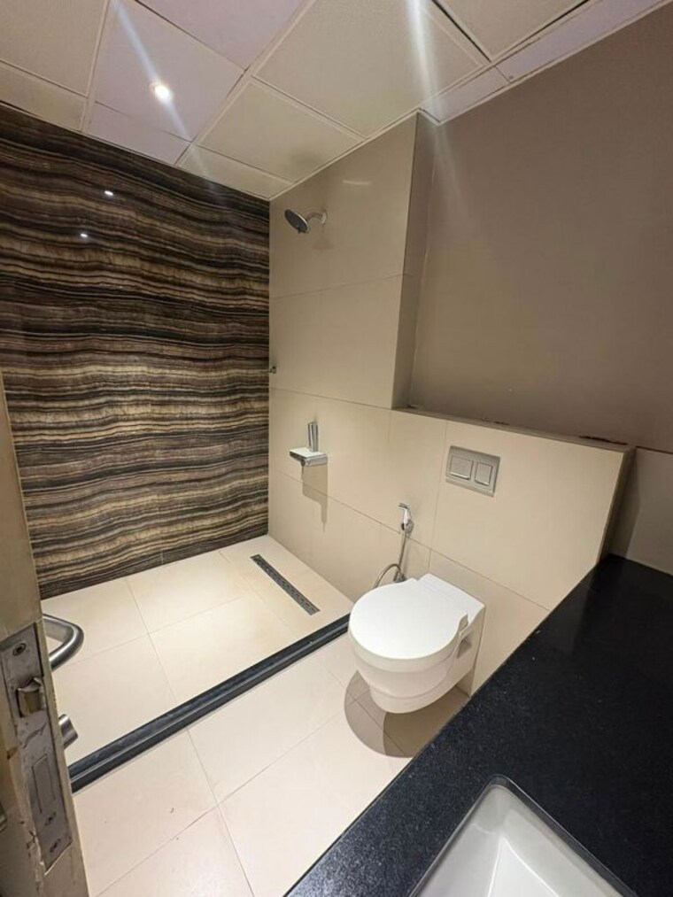 Bathroom, kumar-privie-selena 5 Bedroom 2500 Sq.Ft. Apartment In Pashan Pune 10621446