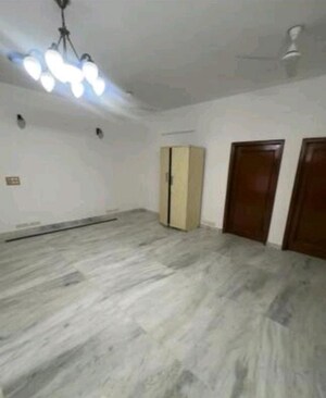 Room in 4 BHK Villa at RWA Apartments Sector 50, Sector 50 – for Rent