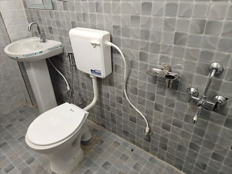 Bathroom, eldeco-city-dreams 5 Bedroom 1700 Sq.Ft. Villa In Mubarakpur Lucknow 10621483