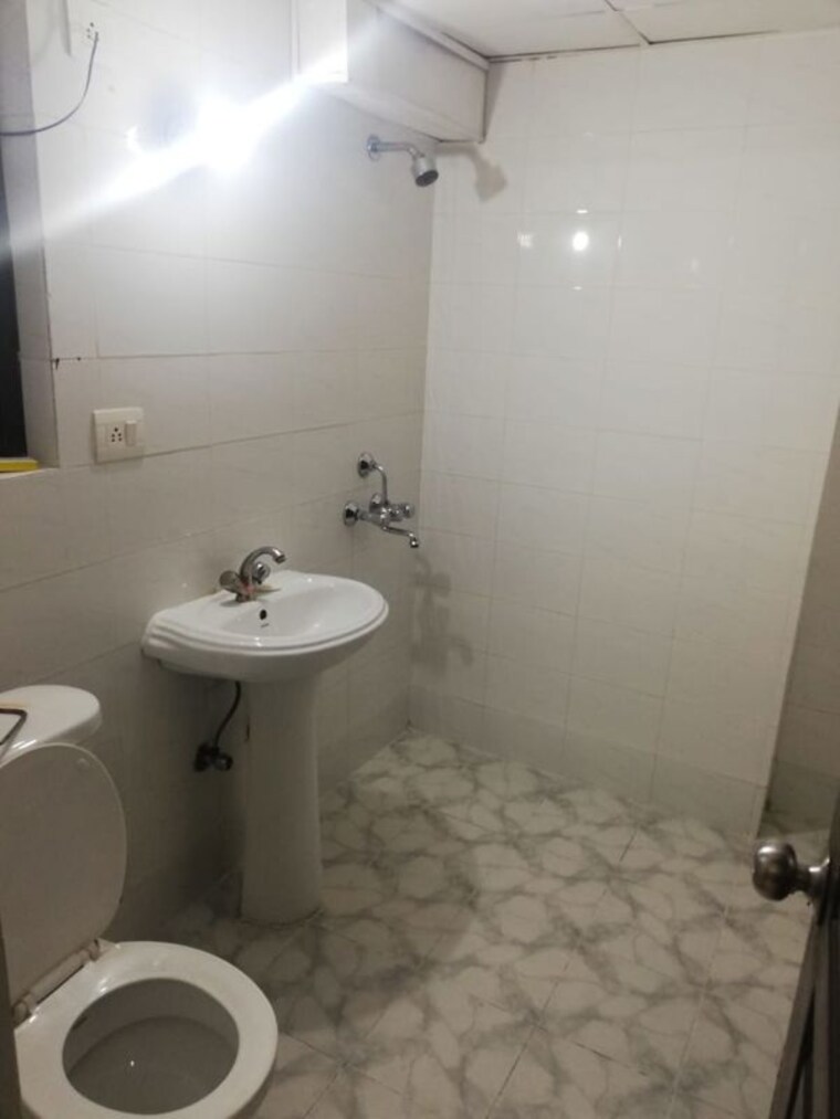 Bathroom, logix-blossom-county 4 Bedroom 1202 Sq.Ft. Apartment In Sector 137 Noida 10621507