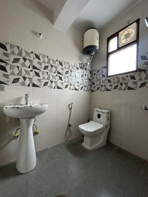Team Area in 2 BHK Builder Floor at Saket – for Rent