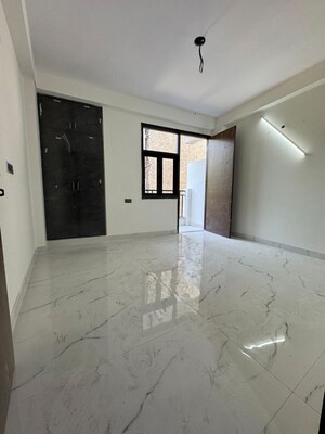 Room in 1 BHK Apartment at Chattarpur – for Rent