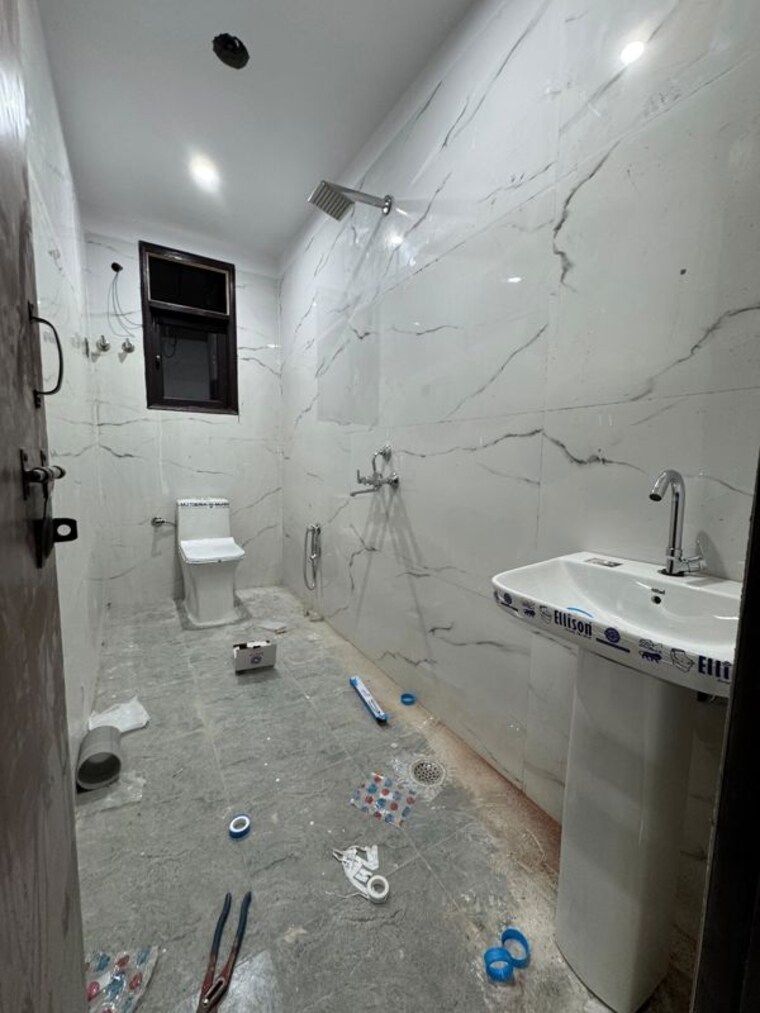 Bathroom, chattarpur 1 Bedroom 500 Sq.Ft. Apartment In Chattarpur Delhi 10621583