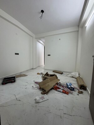 Room in 1 BHK Apartment at Chattarpur – for Rent