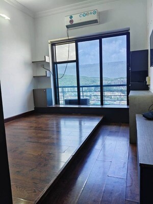 Room in 2 BHK Apartment at Raheja Heights Phase 2, Goregaon East – for Rent