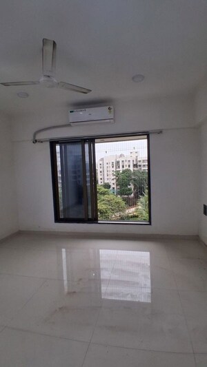 Room in 3 BHK Apartment at Poonam Vaishno Heights, Malad East – for Rent