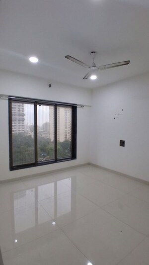 Room in 3 BHK Apartment at Poonam Vaishno Heights, Malad East – for Rent