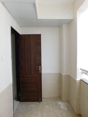 Room in 3 BHK Apartment at Rajapushpa Eterna, Nanakramguda – for Rent