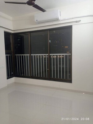 Room in 2 BHK Apartment at IM Applaud 38, Goregaon East – for Rent