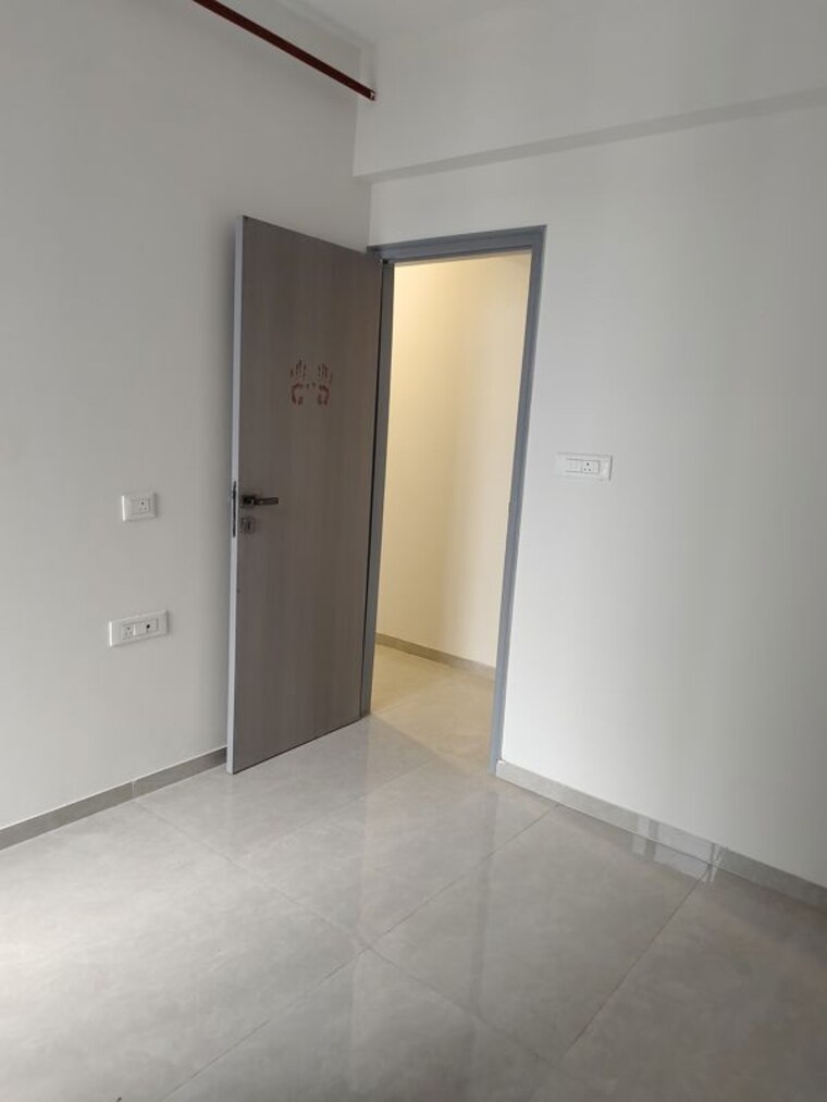Room, pokhran road no one 2 Bedroom 650 Sq.Ft. Apartment In Pokhran Road No One Thane 10621692